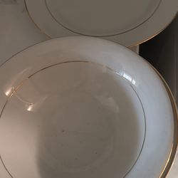 Dishes for 8 good condition