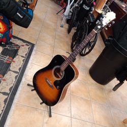 ACOUSTIC GUITAR 