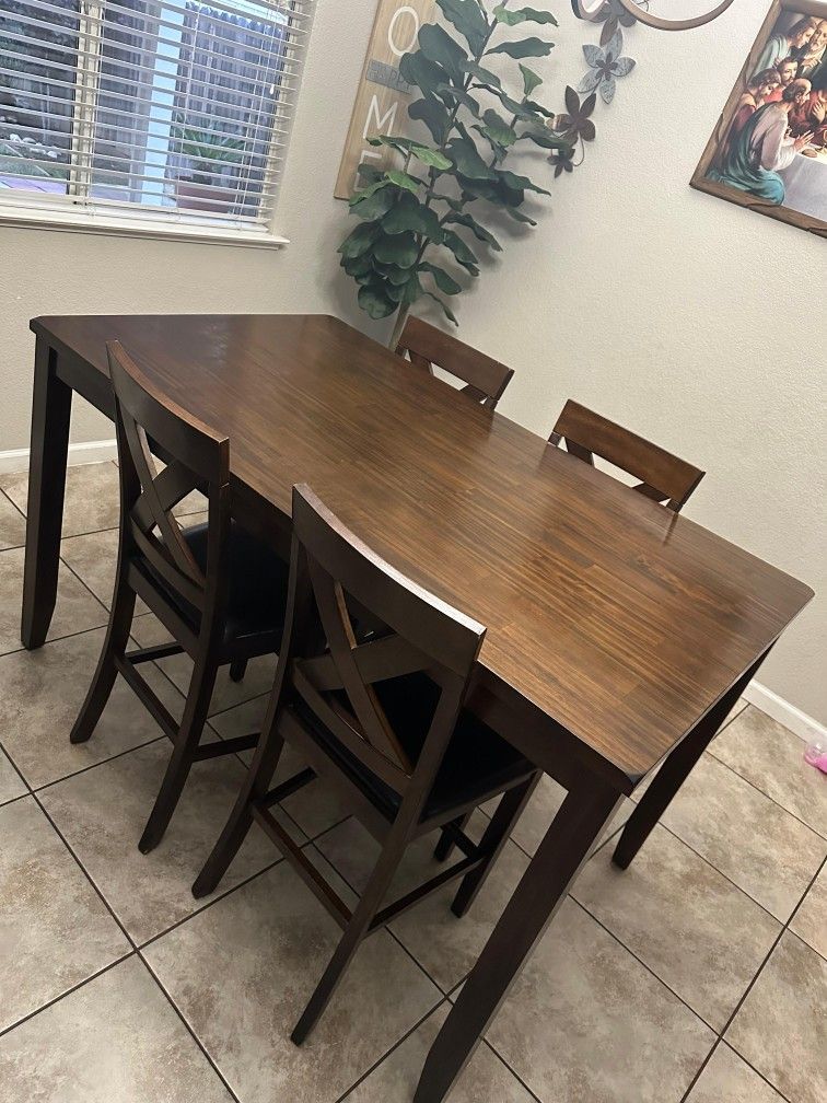 Wood Table And 4 Chairs 