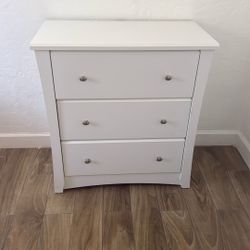 White Drawer, Gabinete Blanco