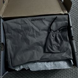 Tracks Balenciaga 250-280 cash 