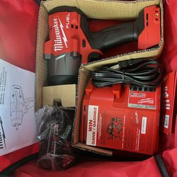 Milwaukee M18 FUEL New 1/2” Impact Wrench Kit  w/ 5.0A Battery & Charger