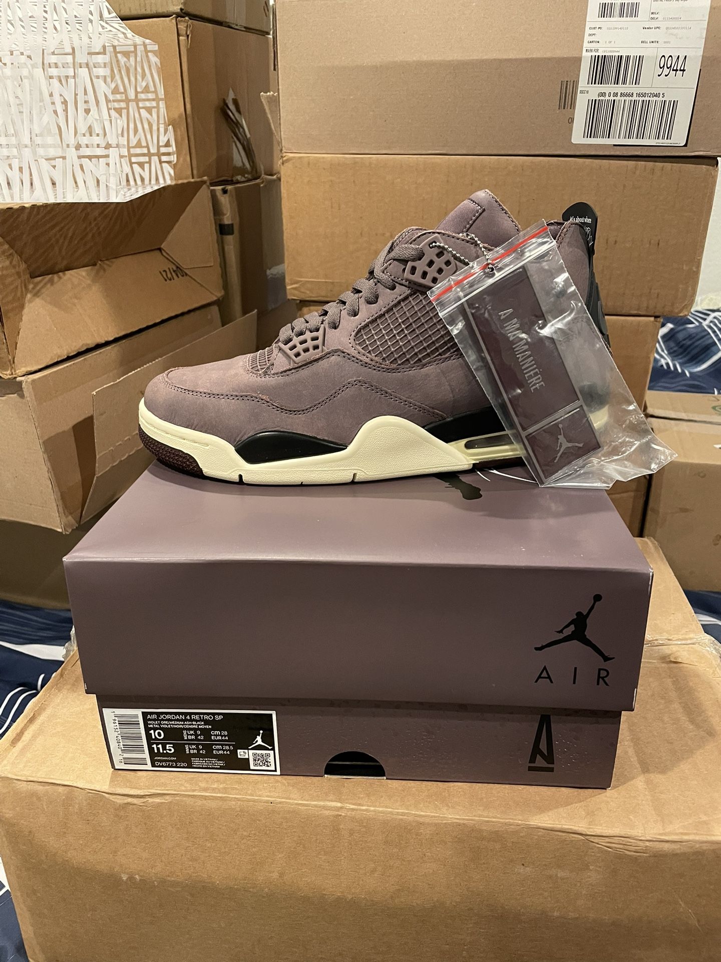 Jordan 4 retro A Ma Maniere violet ore  Size 10 men . Brand new DS in box .