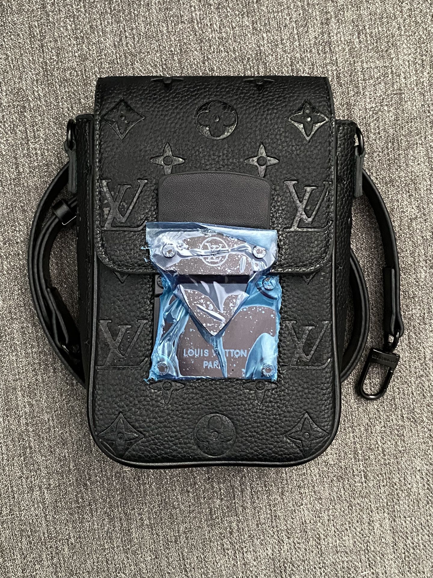 Louis Vuitton LV Vertical Wallet Black Taurillon