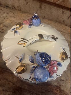 Elegant Ceramic Divided Serving Bowl with Decorative Lid – 12”
