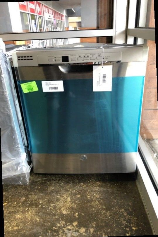 Brand New GE Dishwasher (Model:GDF530PSMSS)