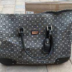 Liz & Co Rolling Duffle. Excellent condition, used once. Telescoping handle 