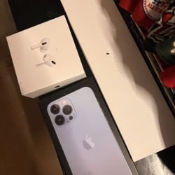 iPhone 13 Pro Max Apple Watch 7