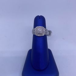 10KT White Gold Diamond Ring