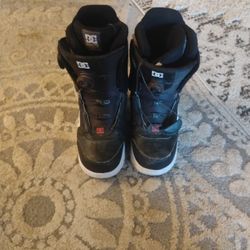 2018 DC Snow Boots Size 9.5. Trending