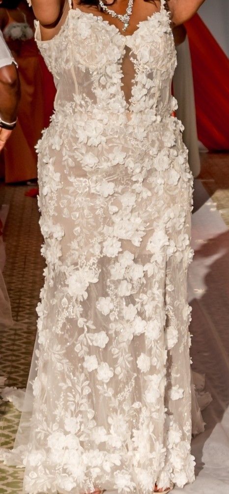 Wedding gown for sale By MON CHERI design