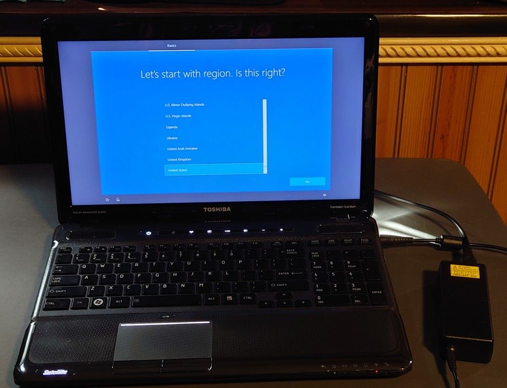 Toshiba Satellite Laptop A665-S5170 Windows 10 As Is