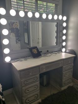 Vanity mirror