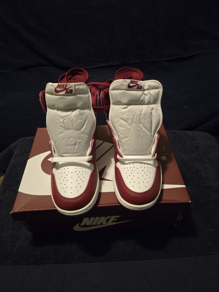 Air Jordan 1 Retro High OG GS Size 6.5Y
