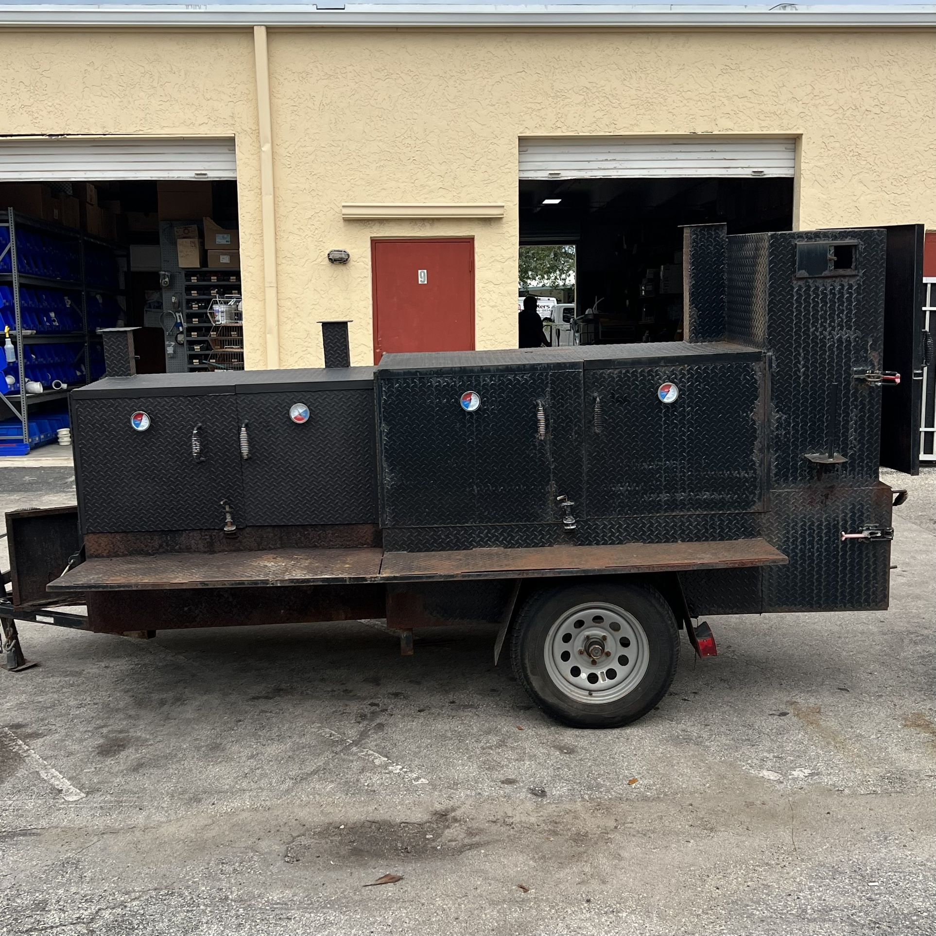 Barbecue/ smoker /warmer