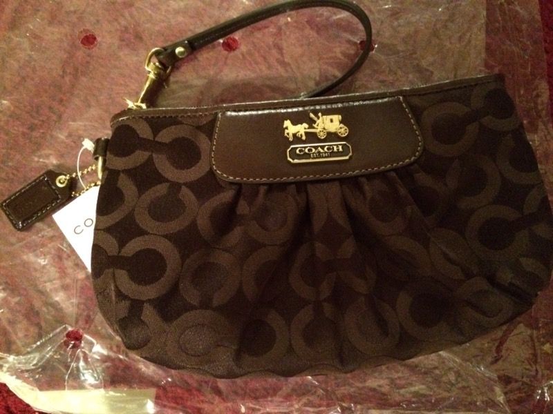 Coach wristlet. (Authentic)