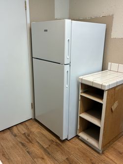 Hotpoint refrigerator; Reversible Door