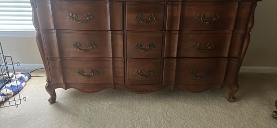  Dresser