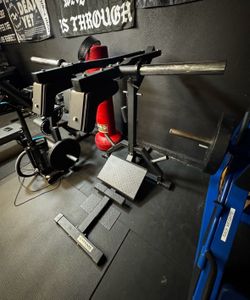 Titan fitness leverage squat