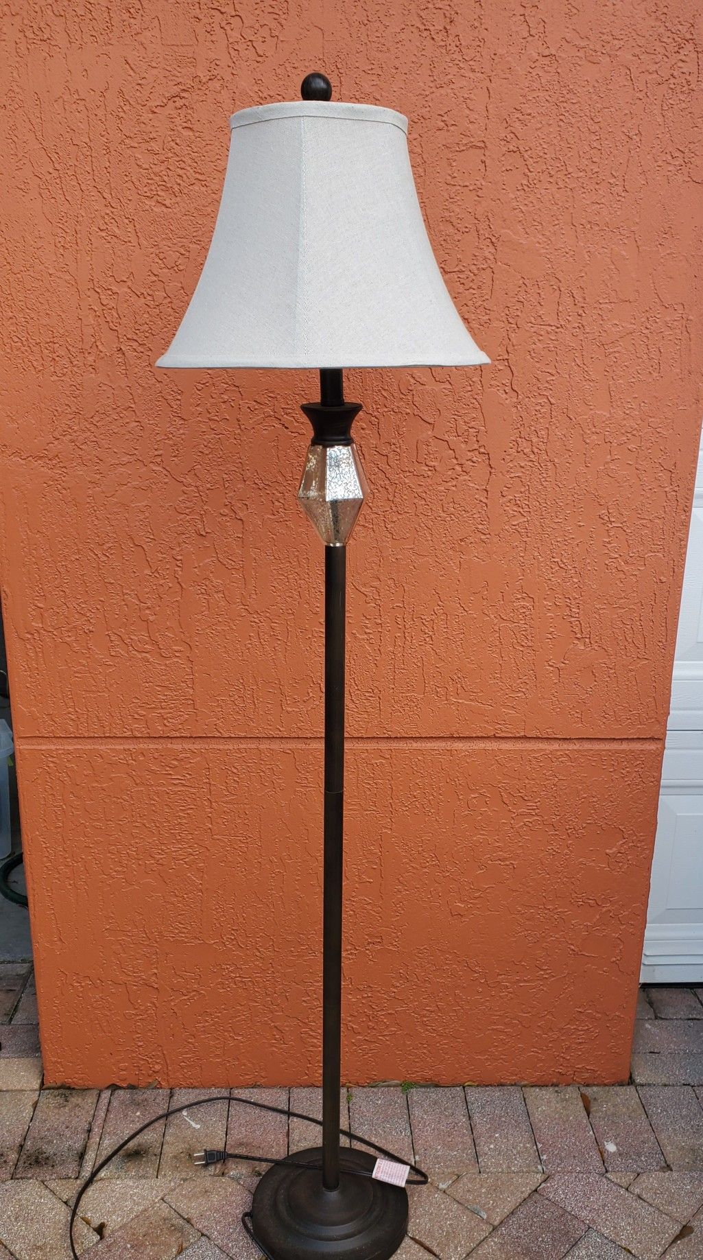 Floor lamp