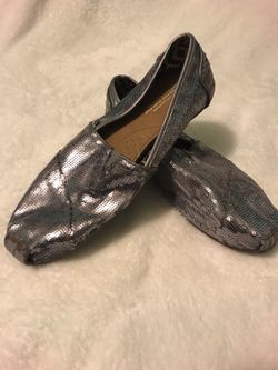 Size 9.5 New Toms Silver