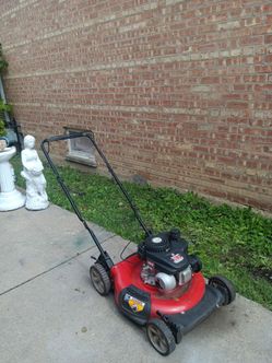 YARD MACHINES 21" 140 Cc Gas Lawmower