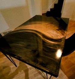 Beautiful E-Swirl Table