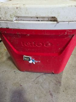 Roll away ice chest