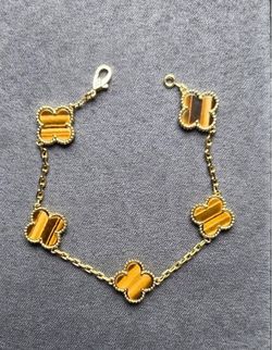 Beautiful Gold Tone Luxury Clover Bracelet
