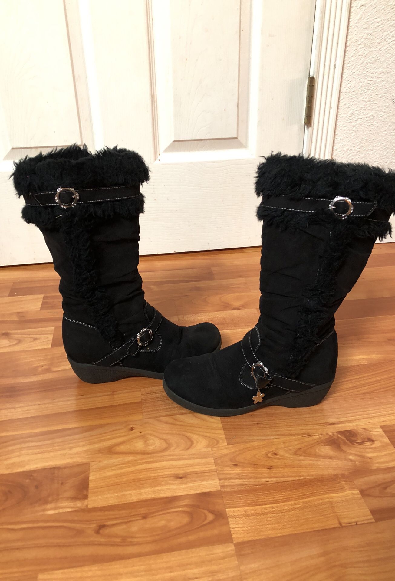 Girls boots size 5