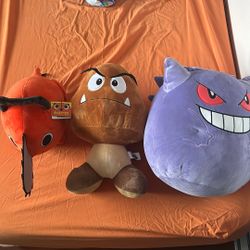 Plushies (goomba,chainsawman,gengar
