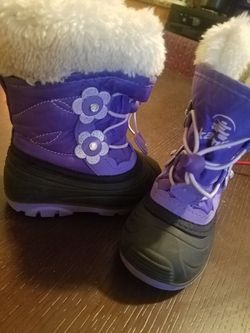 Girls size 6 purple boots