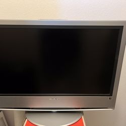SONY HDTV LCD TV 27””