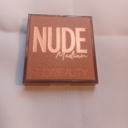 Huda Beauty Medium Obsessions