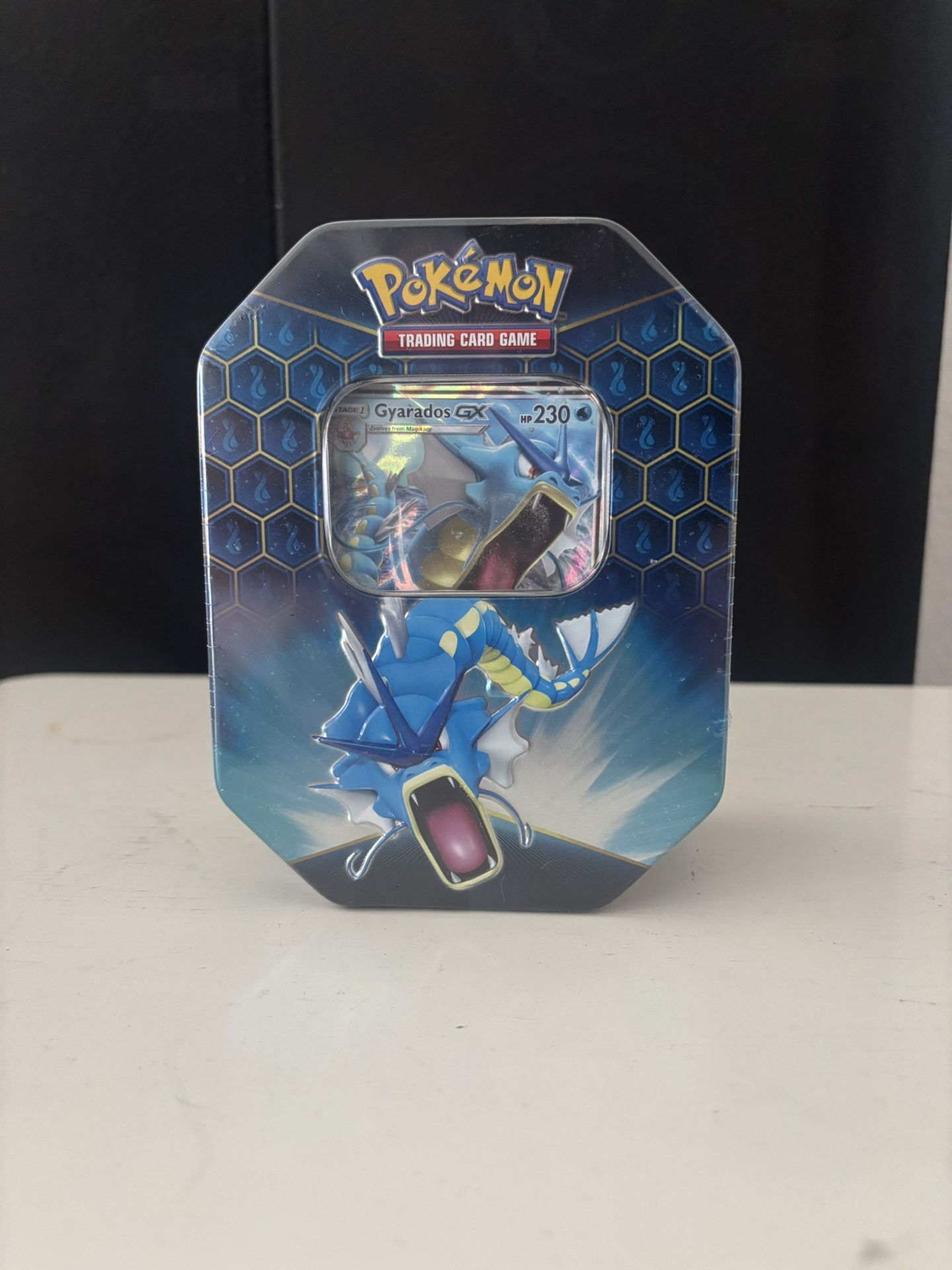 Pokemon Gyarados Hidden Fates Tin