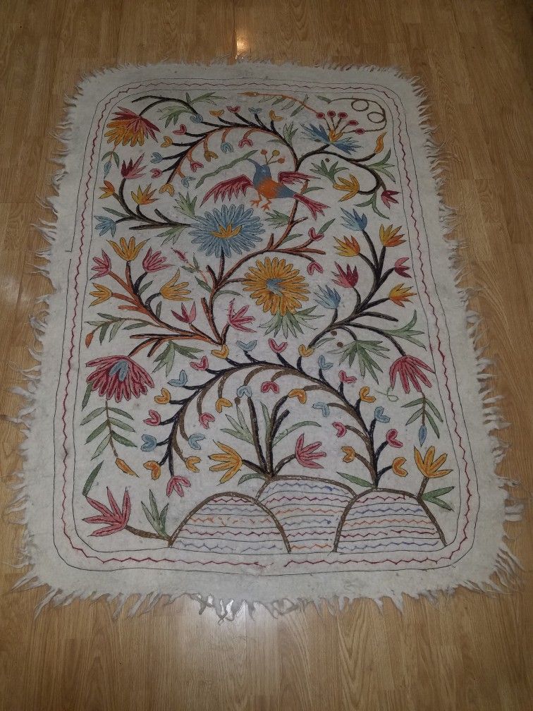 L@@k - RARE VINTAGE NUMDAH RUG