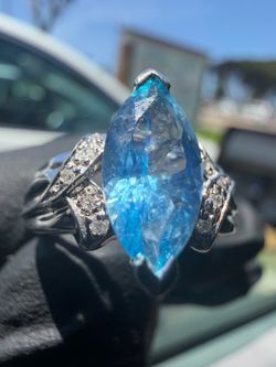 10k white solid gold 3.50 grams central stone resembles a marquise-cut sky blue or Swiss blue topaz, rather than a typical real natural blue sapphire.