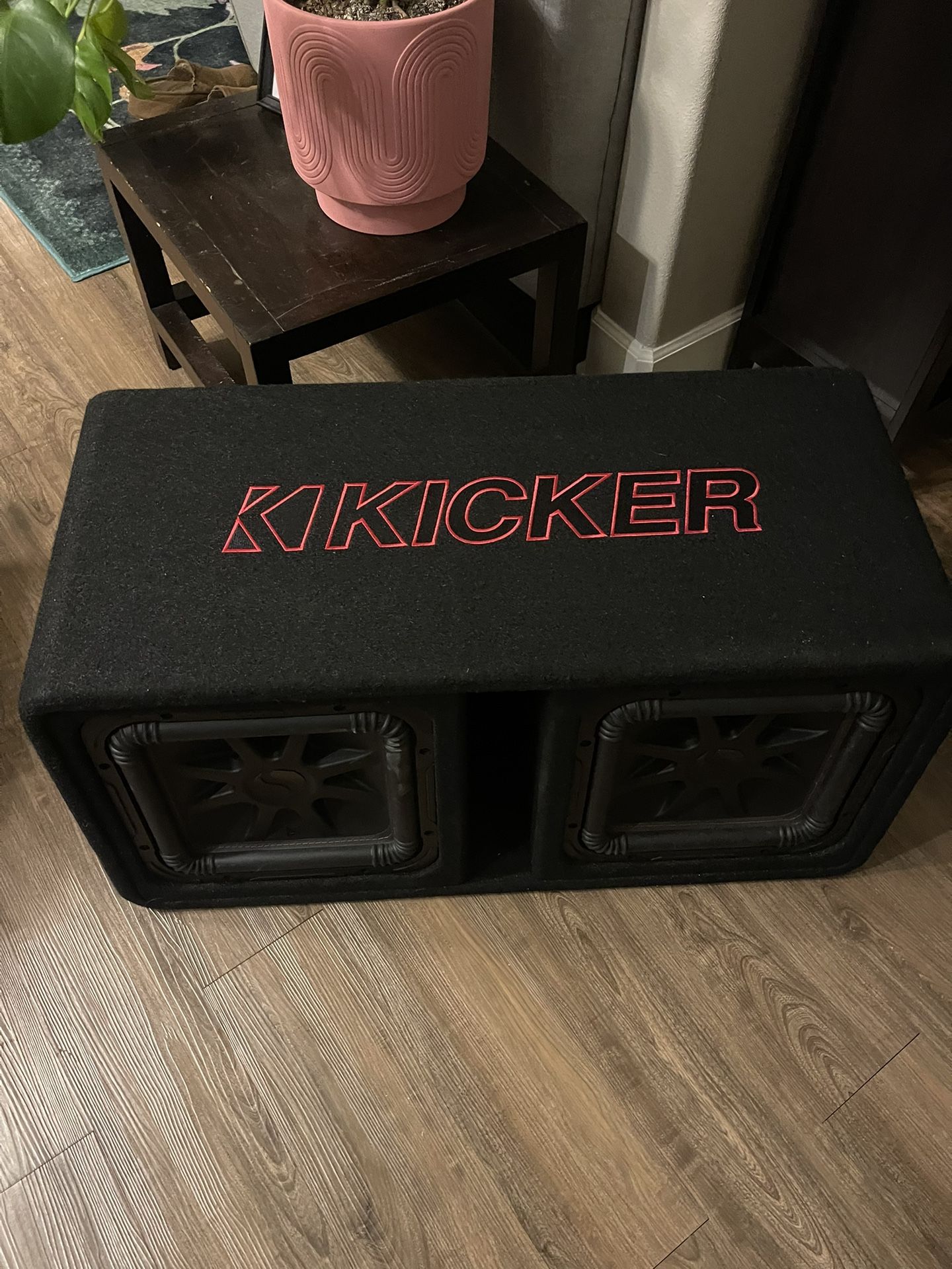 4 MONTH OLD KICKER SYSTEM! BEST DEAL YOULL FIND!