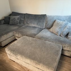 Living Spaces Lodge Oyster Grey 3 Piece 139” Sectional With Oversized Chaise and Ottoman 