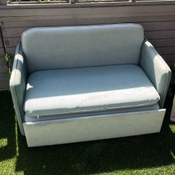 Green  Pull Out Couch 