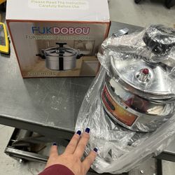 BRAND NEW - 4.3 Quart Pressure Cooker Stove Fast Cooker Stovetop Pot for Gas or Electric Stove