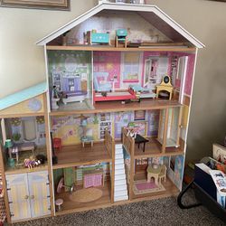 Doll House! Great Condition. $20. 
