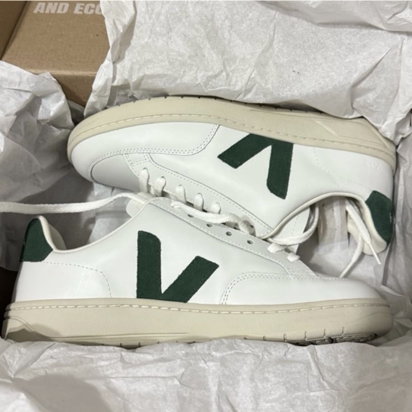 VEJA V-12 Sneakers