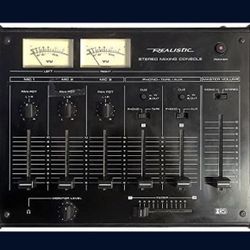 Vintage Realistic 32-1200B Stereo Mixing Console 5 Ch: 3 Mic 2-Stereo Aux/Phono