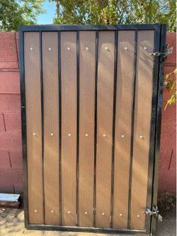 Puerta de metal 47 x 70  tabla sintética