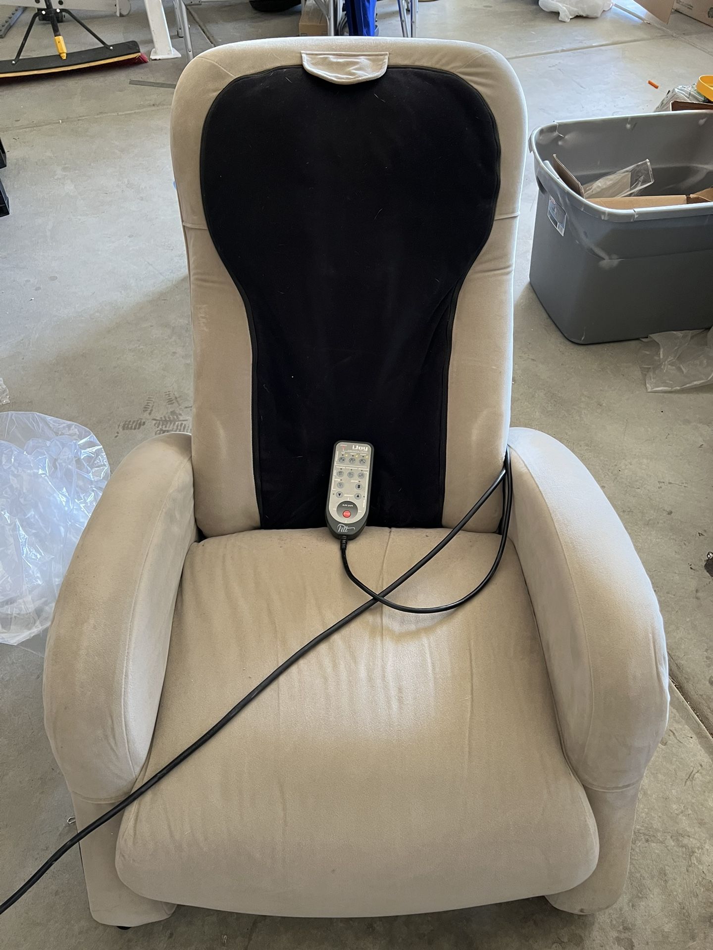 Ijoy 100 discount massage chair price