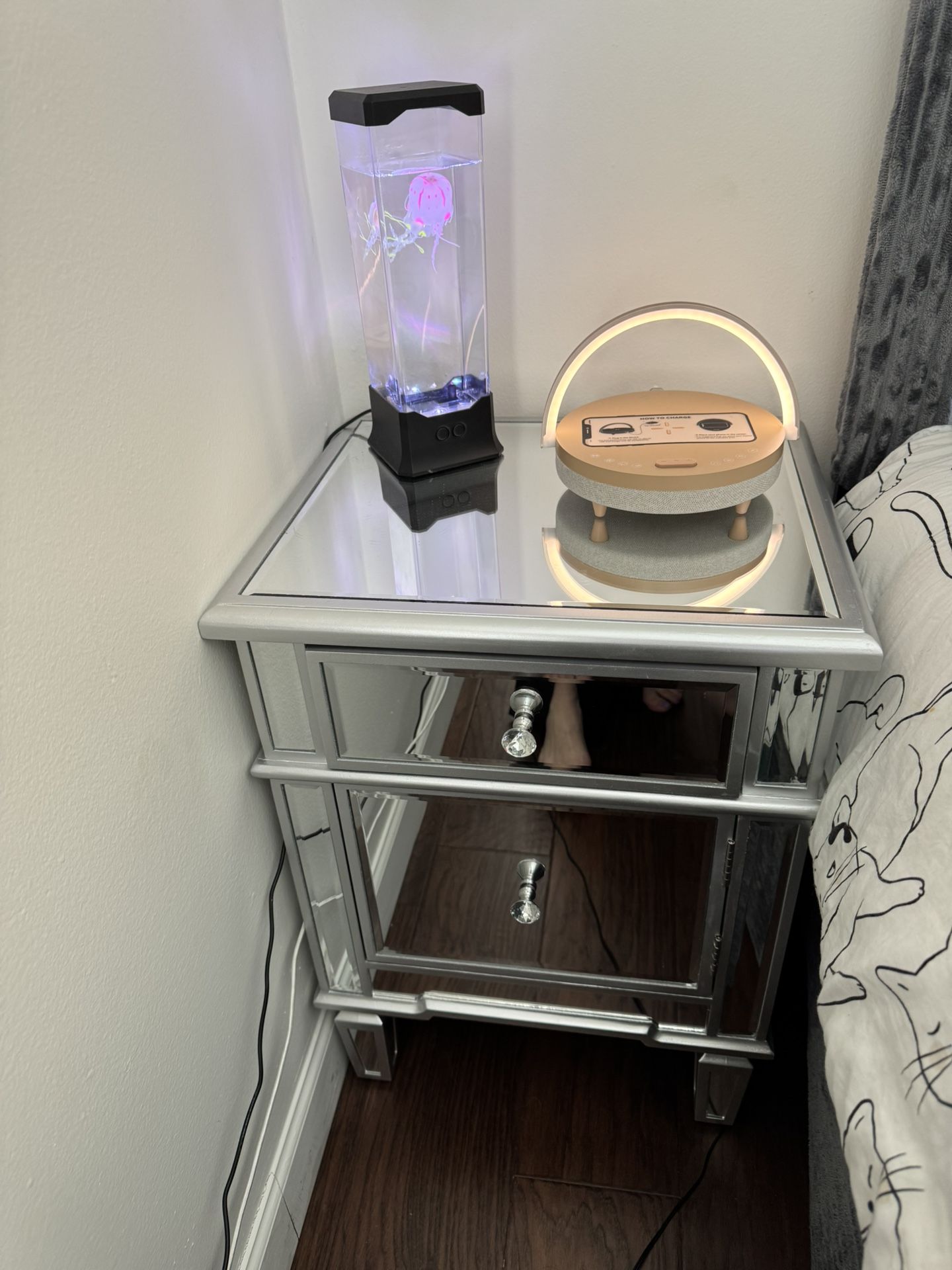 Single Mirrored Nightstand with Crystal Knobs – 2 Drawers