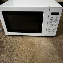 Magic Chef  White Microwave 