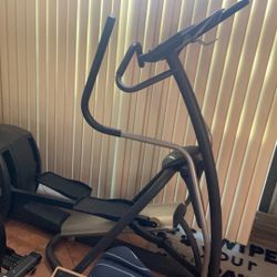 PRECOR EFX 5.33 ELLIPTICAL CROSS-TRAINER 