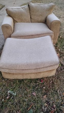 Lounge Chair With Ottoman 